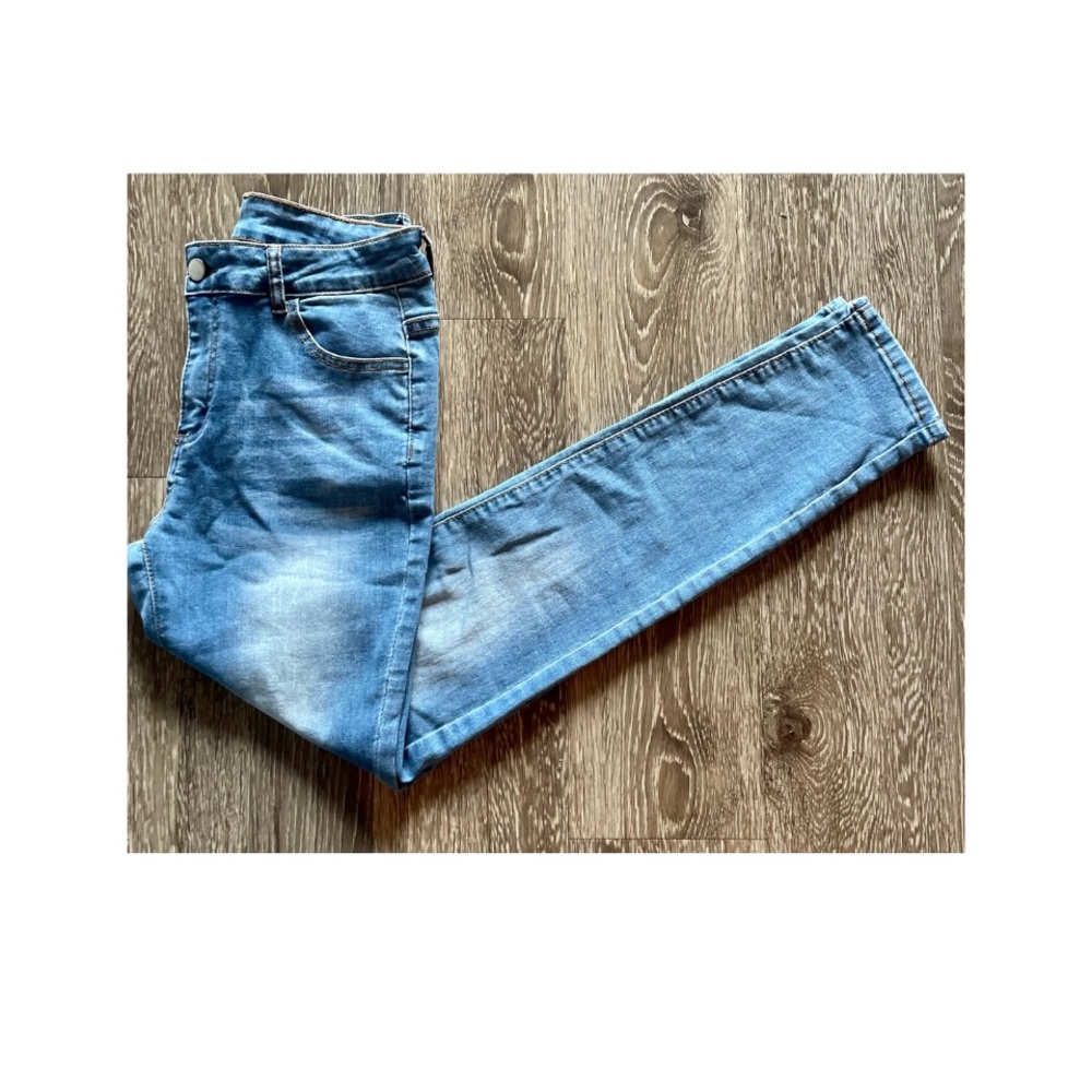 NWOT SUPER SOFT SEXY COMFY STRETCHY JEANS!